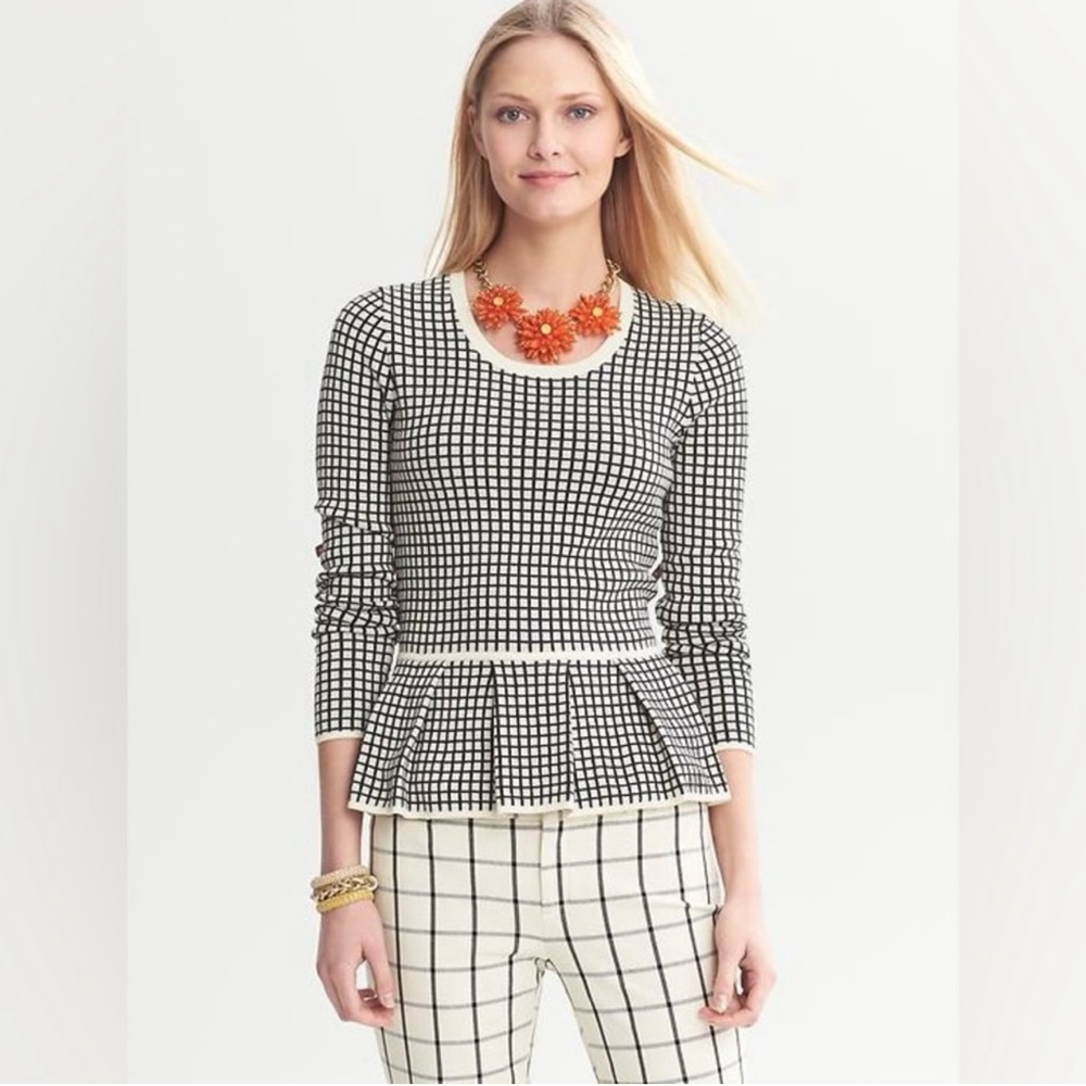 Banana republic white checkered sweater size small